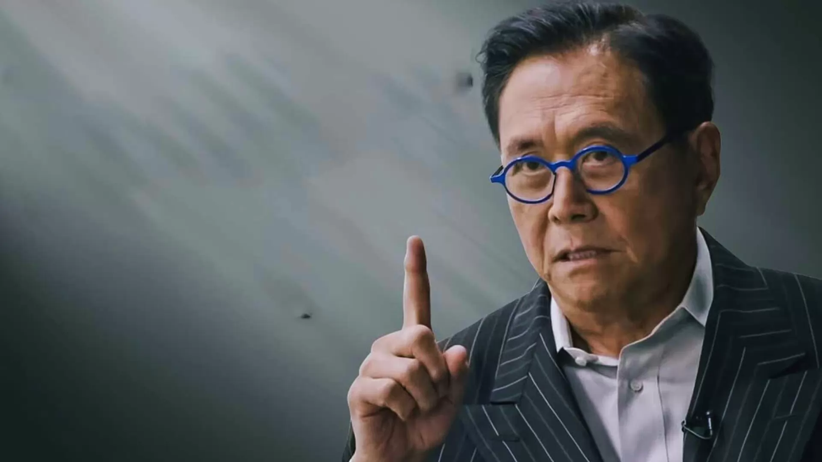 Robert Kiyosaki Warns: Stock Market Crash Could Fuel Bitcoin Surge